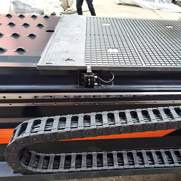 four spindle cnc router (1) Четыре маршрутизатора CNC веретена (1)