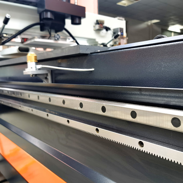 four spindle cnc router (4) Четыре маршрутизатора CNC Spindle (4)