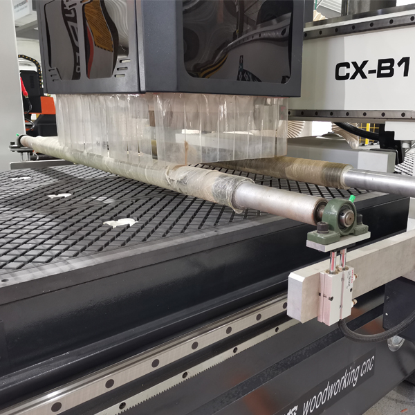 four spindle cnc router (2) Четыре маршрутизатора CNC веретена (2)