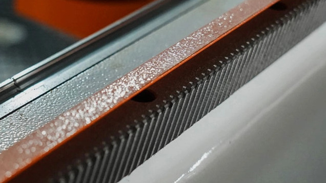 Фрезерный станок с ЧПУ против традиционных инструментов для деревообработки: что подойдет именно вам?