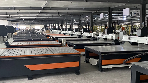 ATC или ручной фрезерный станок с ЧПУ: какой станок подойдет вашему бизнесу? (Сравнение 2026 г.)